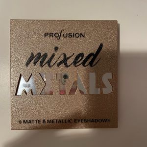 Mixed metal eyeshadow pallete